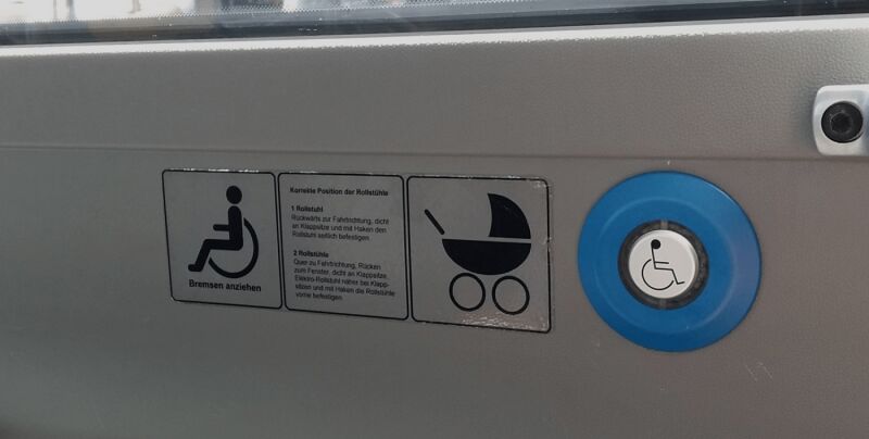 Rollstuhl versus Kinderwagen