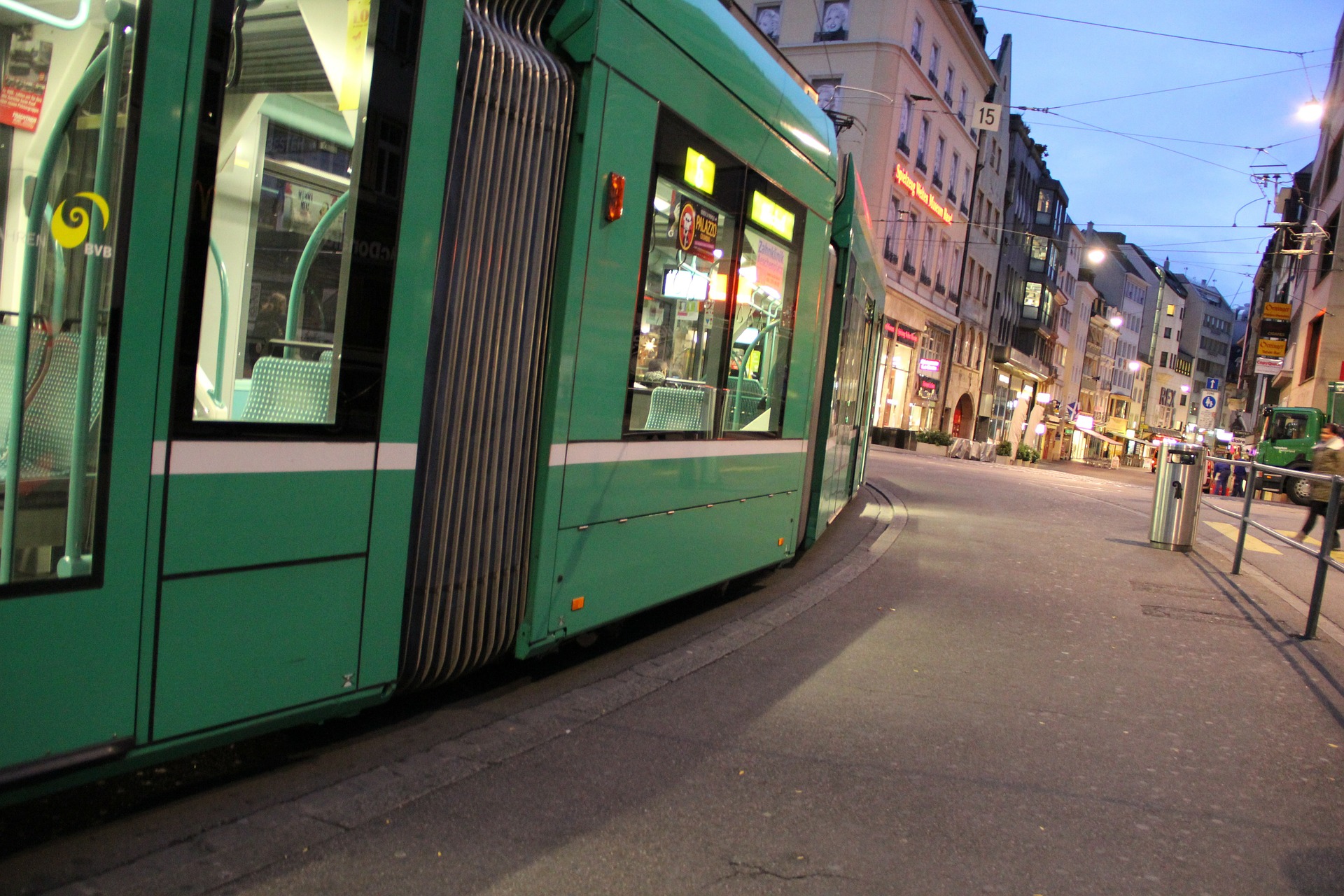 tram am barfüsserplatz in basel