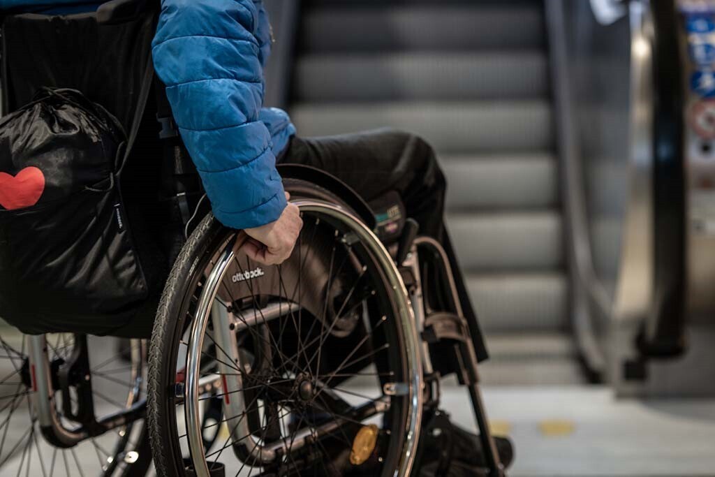 menschen im rollstuhl